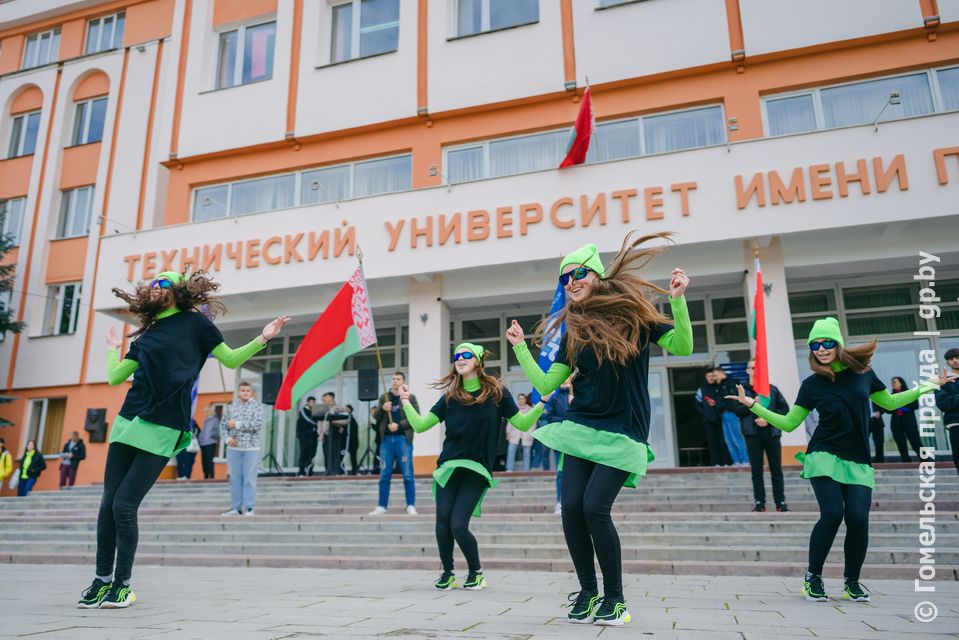 Двигай в такт наш формат. Танцы на день учителя 2022 год.