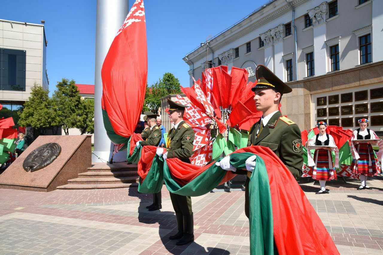 Гомельщина сегодня отмечает День Государственного гимна, Государственного  герба и Государственного флага - ГОМЕЛЬСКОЕ ОБЛАСТНОЕ ОБЪЕДИНЕНИЕ ПРОФСОЮЗОВ