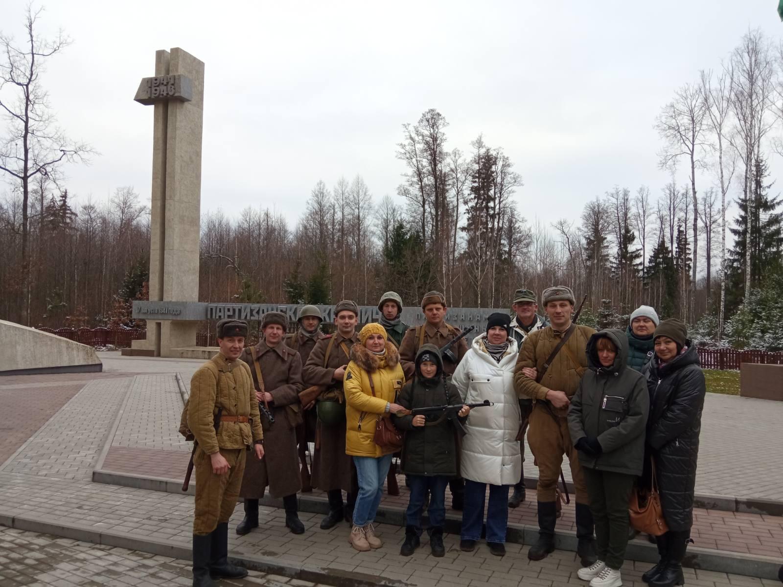 Профсоюз организовал патриотическую поездку к 80-ой годовщине освобождения  Гомеля от немецко-фашистских захватчиков - ГОМЕЛЬСКОЕ ОБЛАСТНОЕ ОБЪЕДИНЕНИЕ  ПРОФСОЮЗОВ